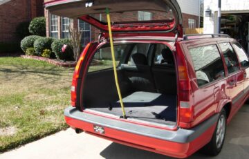 If your tailgate is constantly falling on you, it’s annoying and can be painful! If your bonnet won’t stay up, you risk it falling on your head. Don’t put up with it! We can fix that problem